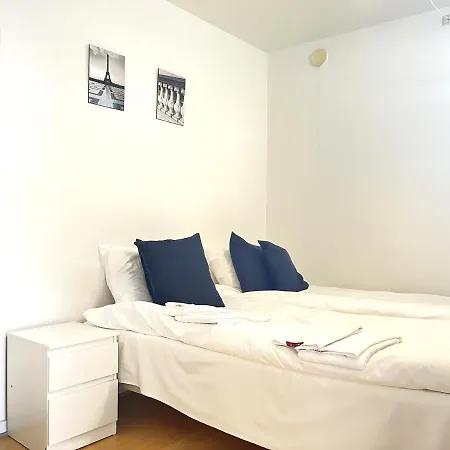 Furnished 1 Bedroom I Center *