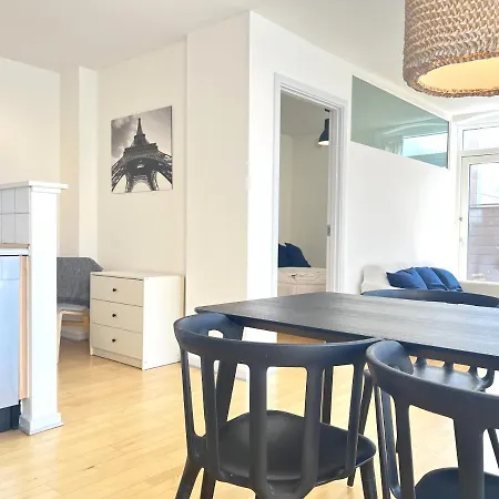Furnished 1 Bedroom I Center *
